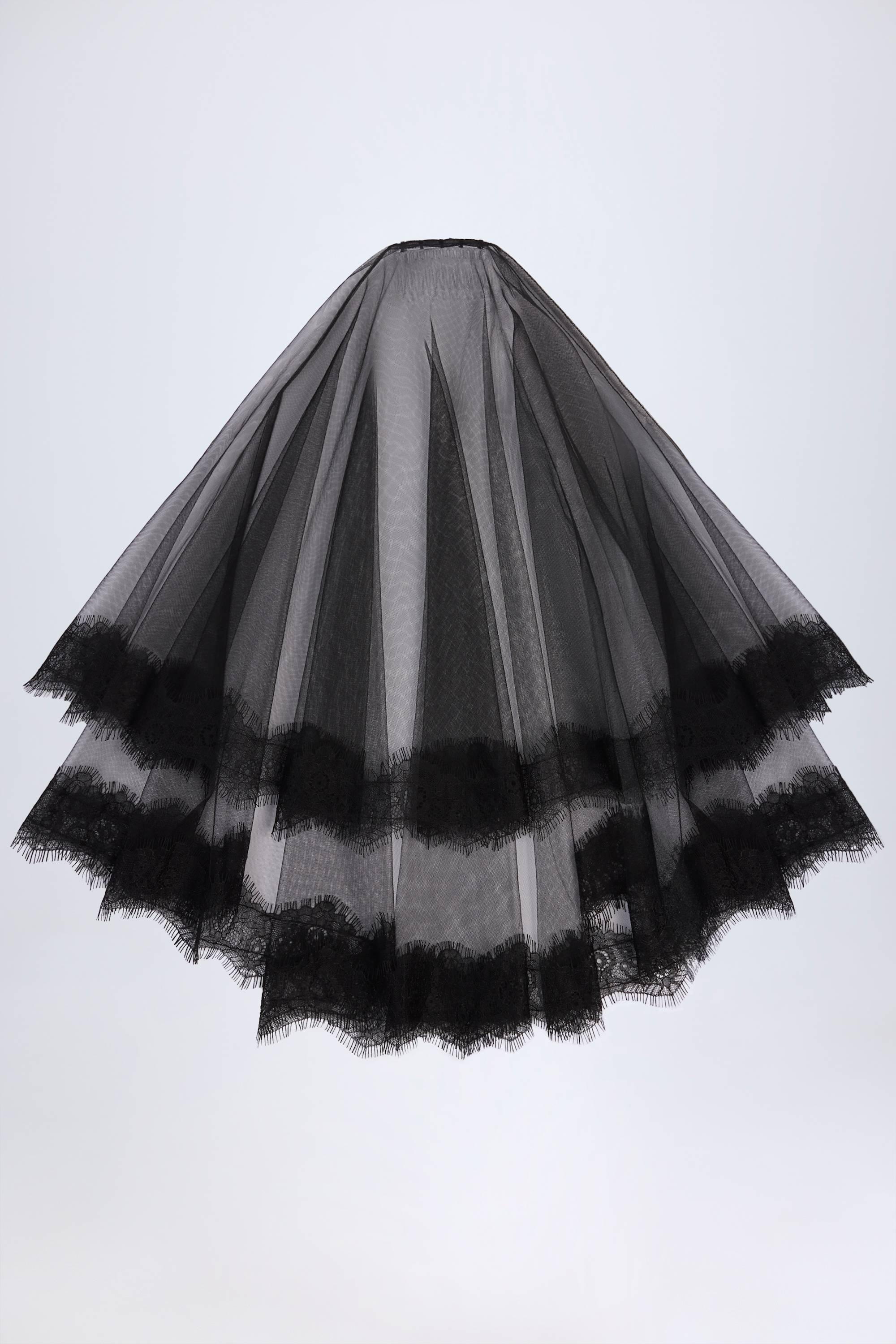 Lace-Trim Veil in Black